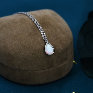Druppel witte opaal hanger ketting in sterlingzilver, lab opaal ketting, peervorm opaal ketting, vuuropaal ketting