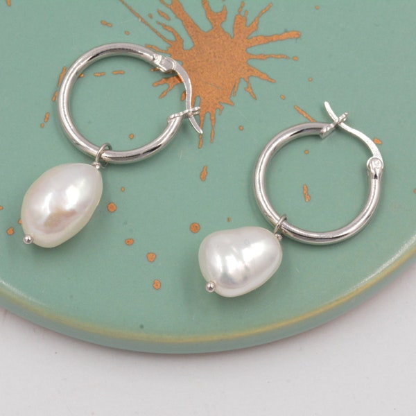 Paire de créoles unies en argent sterling avec breloques de perles baroques amovibles, deux tailles disponibles, créoles simples