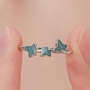 Enamel Ivy Leaf Motif Ring in Sterling Silver, Adjustable Size, Climbing Ivy Botanical Jewellery,  Enamel Leaf Ring