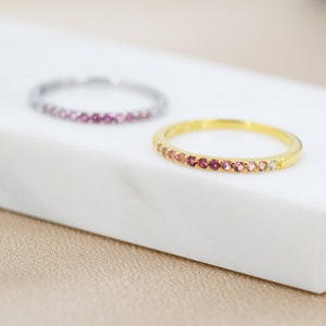 Ruby Red Ombre Half Eternity Ring en argent sterling, argent ou or, anneau maigre CZ rouge, anneau d'empilage minimaliste US 5 8 image 2