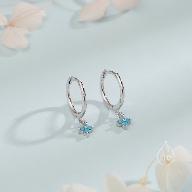 Boucles d'oreilles Huggie, petite fleur d'hortensia CZ en argent sterling, argent ou or, CZ vert, bleu, rose, violet ou transparent image 5