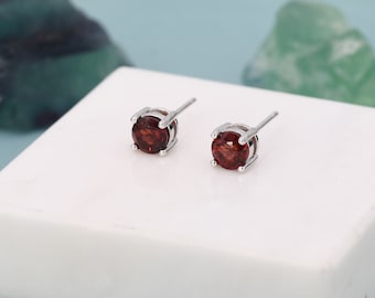 Sterling zilveren natuurlijke granaat Stud Oorbellen, 5mm Prong Set, echte granaat edelsteen Stud, minimalistische stijl, januari Birthstone