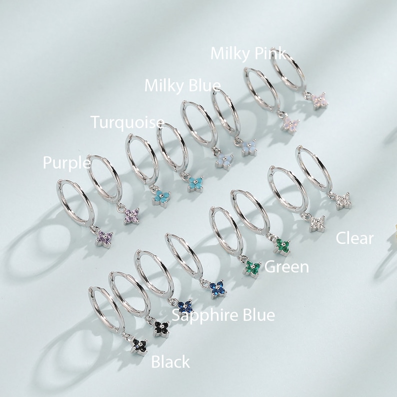 Boucles d'oreilles Huggie, petite fleur d'hortensia CZ en argent sterling, argent ou or, CZ vert, bleu, rose, violet ou transparent image 2