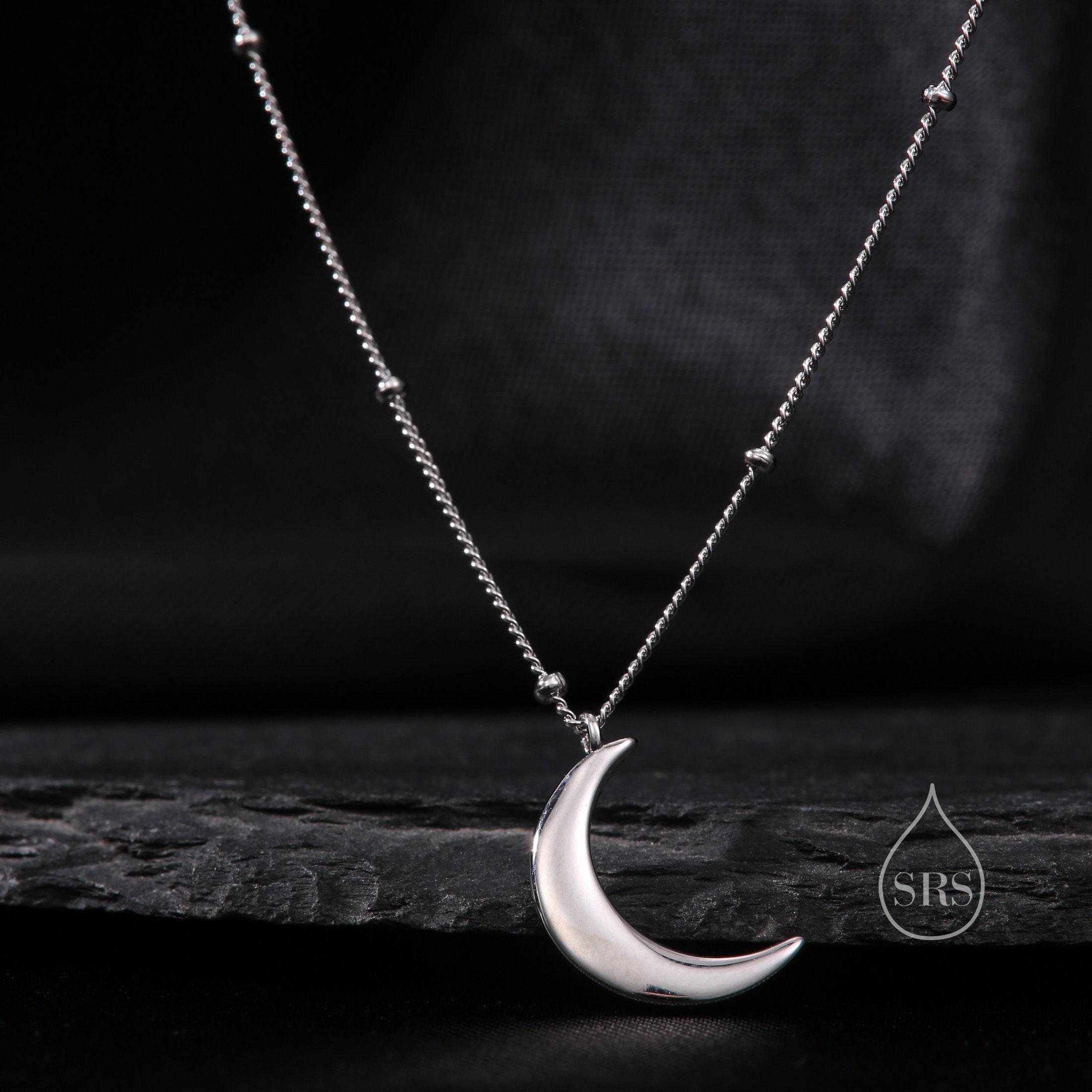◆STONEHENgE◆ Silver Moon Necklace SC25A28E Crescent Moon Pendant Necklace in Sterling Silver With a