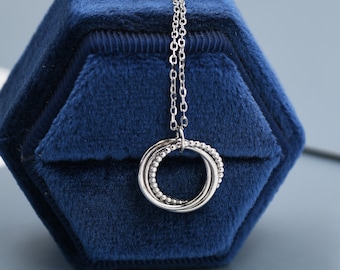 Collier pendentif en argent sterling à trois cercles imbriqués avec détails pointillés, trois anneaux entrelacés pour les années 30, 30e collier infini