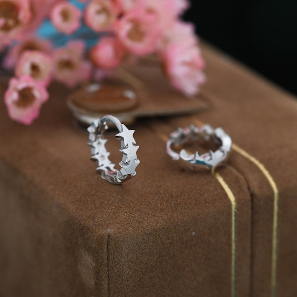 Stern Huggie Hoop Ohrringe in Sterling Silber, Stern Hoop Snug Ohrringe, 8 mm Hoop, Silber oder Gold, Geometrisches Design
