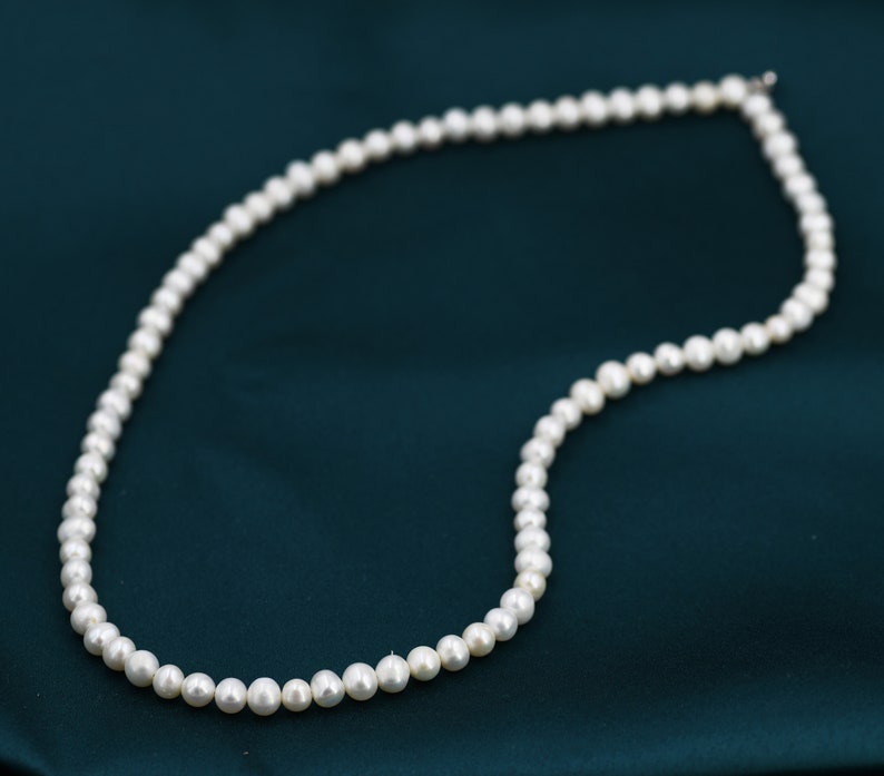 Genuine Freshwater Pearl Necklace in Sterling Silver, Slightly Irregular Shape Round Fresh Water Pearl Necklace, Men or Women, Unisex zdjęcie 8