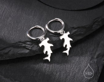 Boucles d'oreilles Huggie petit requin marteau en argent sterling, boucles d'oreilles poisson, anneaux pendants poisson requin, anneaux de poisson, boucle d'oreille animal océan