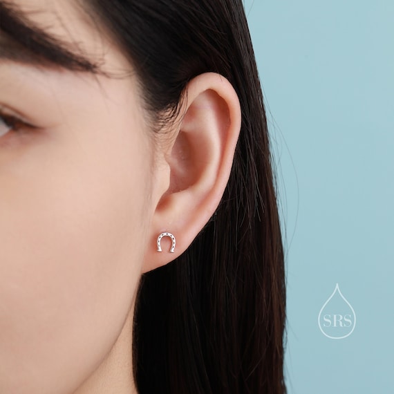 Tiny horseshoe earrings deals
