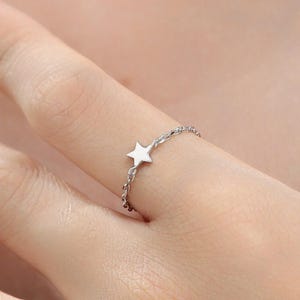 Weicher Sternring aus Sterlingsilber, Größenverstellbarer Sternkettenring, Silber oder Goldfunkelnder Silberring aus Sterlingsilber
