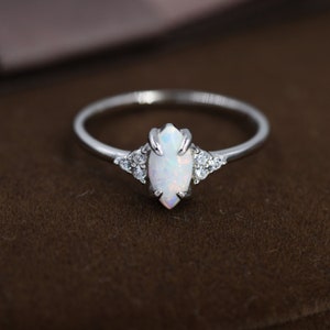 Anillo de ópalo blanco marquesa y circonita cúbica en plata de ley, tallas 5-8 (EE. UU.), inspiración vintage, 4 x 8 mm, anillo de ópalo de laboratorio, anillo de ópalo de fuego
