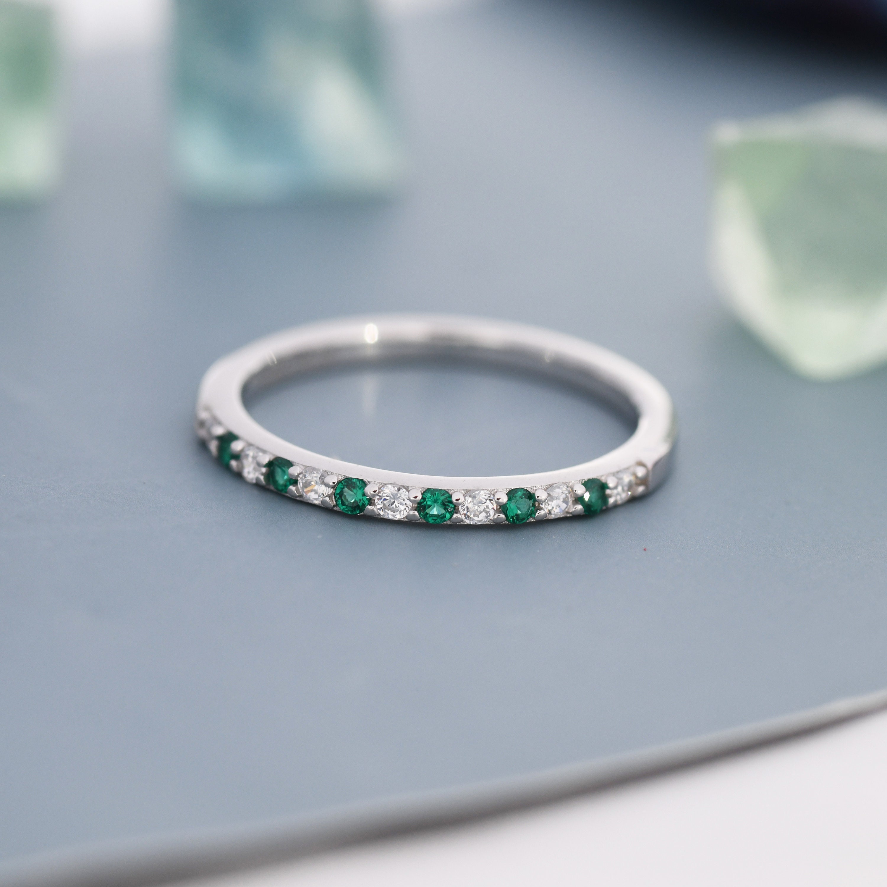 Stapelring 5 und Silber, grüner klar Gold, halber Ring Eternity Smaragd Smaragdgrün in CZ oder Sterling Ring, US 8 Skinny CZ Silber