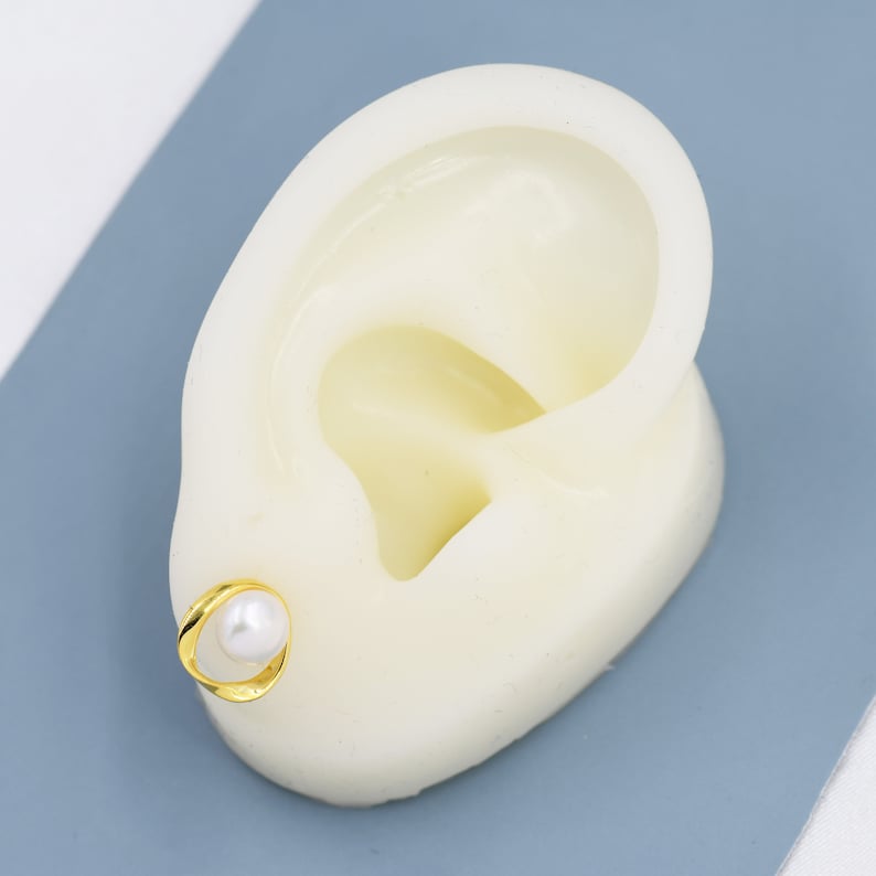Echte Süßwasserperle und Möbius Kreis Ohrstecker in Sterling Silber, Zarte Keshi Perle Halo Ohrringe, echte Süßwasserperlen Bild 10