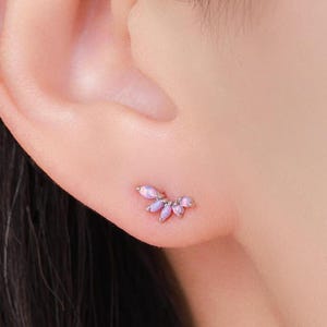 Orecchini a bottone a grappolo in argento sterling con opale viola, argento e oro, orecchini in opale, orecchini mini a forma di cingolato in opale da laboratorio, minimalisti