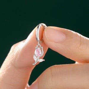 Orecchini a cerchio con fiore di tulipano in argento sterling, argento o oro, delicati orecchini a cerchio con fiore di tulipano,