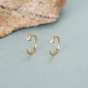 Boucles d'oreilles créoles Huggie en argent sterling avec zircon cubique transparent en forme de goutte, petites créoles ouvertes en zircon cubique taille poire, fermoirs à enfiler, demi-créoles image 6