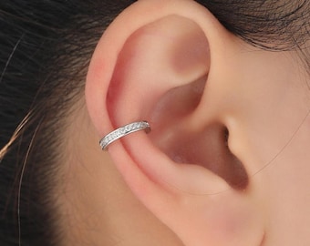 Ear Cuff con circonitas en plata de ley, plata u oro, aretes sencillos sin perforación, ear cuff minimalista, ear cuff con circonitas y diamantes.