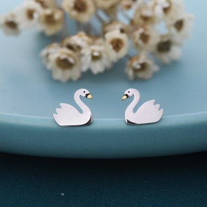 スターリングシルバーの白鳥のスタッドピアス - 動物のスタッドピアス - 鳥のピアス - キュートで楽しい、気まぐれな
