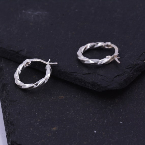 Simple Minimalist Hoop Earrings L77 Timeless Elegant Design Twisted Rope Chubby Huggie Hoop Earrings