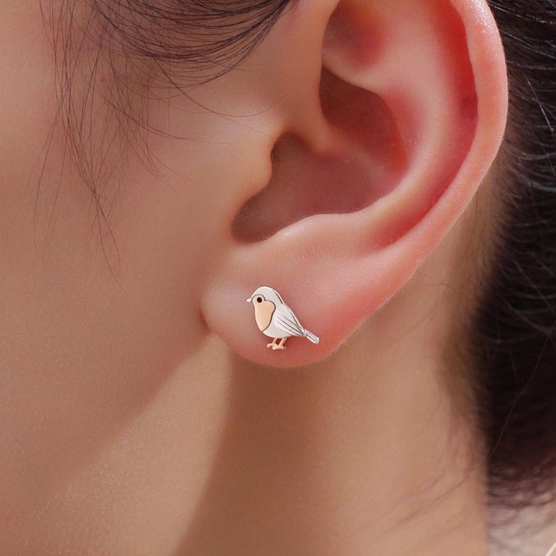 Baby Robin Vogel Ohrstecker in Sterling Silber, teilweise Roségoldbeschichtung, britische Vogel Ohrringe, Natur inspirierte Tier Ohrringe Bild 1