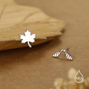 Niet-overeenkomende oorbellen van esdoornzaad en esdoornblad in sterlingzilver – door de natuur geïnspireerde asymmetrische sycamore-oorbellen, botanische sieraden