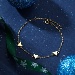 Sterling Silber Tiny Heart Trio Armband, Silber oder Gold oder Rosegold, kleines Herz Armband, drei Herzen Armband, Armband mit Herz Motiv