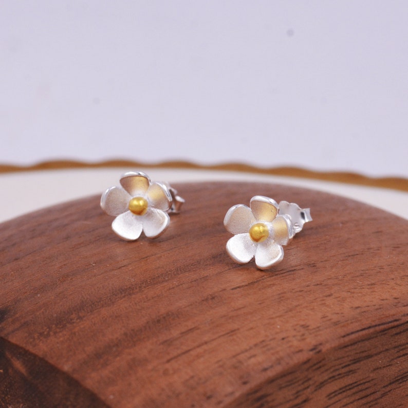 Pendientes de plata de ley con forma de flor de nomeolvides, pendientes de flores inspirados en la naturaleza, lindos y extravagantes imagen 2