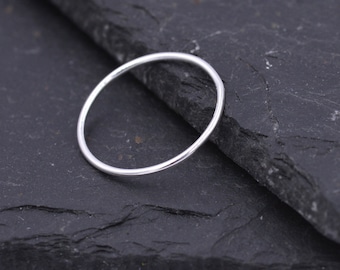 Super Skinny Midi Ring en argent sterling, bijoux minimalistes, anneau midi, anneau d'empilage, empileur d'anneaux, anneau empilable taille US 2 - 8