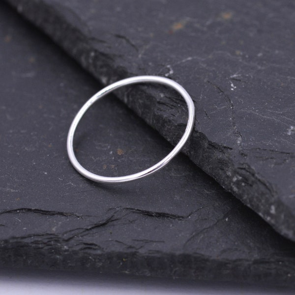 Super schmaler Midi Ring aus Sterling Silber, Minimalist Schmuck, Midi Ring, Zusteckring, Ring Stacker, Stapel Ring US Größe 7 - 8