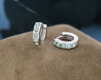 Set di orecchini a cerchio in opale verde da giardino • Orecchini a cerchio in argento sterling - Italia