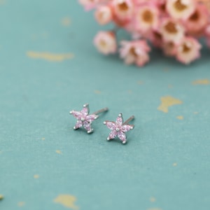 Orecchini a bottone con fiore in argento sterling, tormalina rosa e zirconi cubici o orecchini a vite, oro o argento, orecchini impilabili