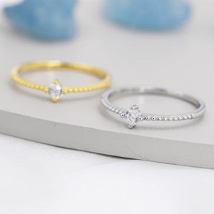 Tiny CZ Ring in Sterling Zilver, Zilver of Goud, Delicate Stapelring, Magere Band, Maat US 6 - 8, April Birthstone