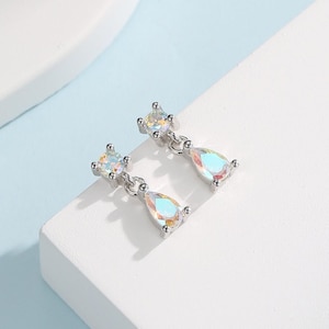 Petites puces d'oreilles pendantes aurora cz en argent sterling avec cz ronde et gouttelette, argent ou or, paires de boucles d'oreilles cz, changement de couleur
