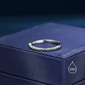 Bague en argent sterling vert émeraude délicate CZ, demi-bague d'éternité CZ, bague demi-infini, taille réglable, superposition d'anneaux,