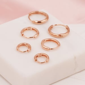 Minimalistische Huggie Creolen in Sterling Silber, 6 mm, 8 mm und 10 mm Skinny Creolen, Roségold oder Gold, einfache Creolen