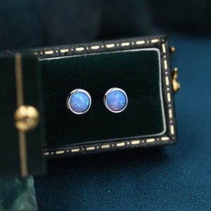 Sterling Silber Blau Opal Weißer Opal Stein Kristall Ohrstecker. Rund Minimalist Dot Geometrisches Design. Brautjungfer Schmuck.