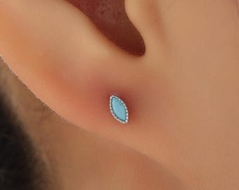Pendientes diminutos con circonita cúbica color azul turquesa y marquesa en plata de ley, plata u oro. Delicados pendientes de cristal marquesa de inspiración vintage.