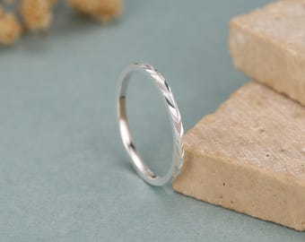 Sterlingzilveren gefacetteerde stapelring Minimalistische geometrische band