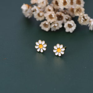 Sterling Silver Purple CZ Daisy Stud Earrings - Dainty Flower Jewelry For Women