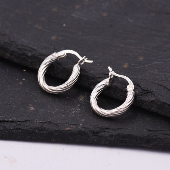 Simple Minimalist Hoop Earrings L77 Timeless Elegant Design Twisted Rope Chubby Huggie Hoop Earrings