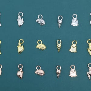 Halloween-temaberlocker för Huggie Hoops, säljs som ett par, sterlingsilverberlocker för örhängen, avtagbara, silver eller guld eller roséguld