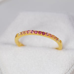 Ruby Red Ombre Half Eternity Ring en argent sterling, argent ou or, anneau maigre CZ rouge, anneau d'empilage minimaliste US 5 8 image 5