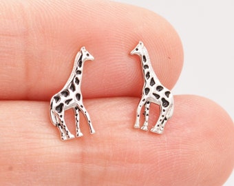 Boucles d'oreilles en argent sterling mignonne petite girafe - émail peint à la main - bijoux mignons, amusants, fantaisistes et jolis