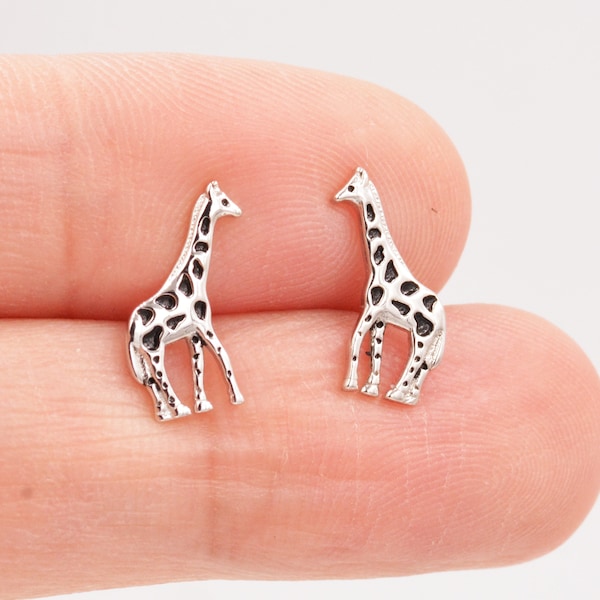 Boucles d'oreilles en argent sterling mignonne petite girafe - émail peint à la main - bijoux mignons, amusants, fantaisistes et jolis