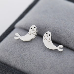 Pendientes de foca en plata de ley, adorables pendientes de cría de foca, pendientes de animales inspirados en la naturaleza.
