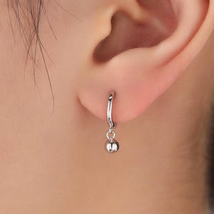 Kleine hangende boloorbellen in sterlingzilver, 8 mm hangoorbellen, zilver, goud of roségoud， Silver Ball Huggie Hoops