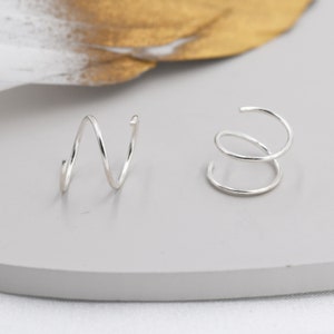 Minimalistische spiraalvormige hoepeloorbellen in sterling zilver, enkele piercing spiraalvormige hoepeloorbellen, dubbele hoepel twistoorbellen afbeelding 1