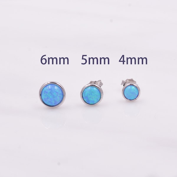 Sterling Silber Blue Opal Stein Kristall Ohrstecker. 4mm, 5mm und 6mm, Gold oder Silber, runde minimalistische Opalohrringe