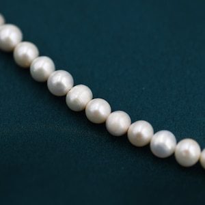 Genuine Freshwater Pearl Necklace in Sterling Silver, Slightly Irregular Shape Round Fresh Water Pearl Necklace, Men or Women, Unisex zdjęcie 5