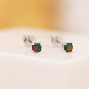 スターリングシルバーのブラックオパールスタッドピアス - 3サイズ 3mm 4mm 5mm - ラボオパールスタッドピアス - 半貴石